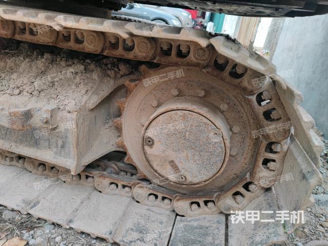 右驅(qū)動輪（行走機構(gòu)）