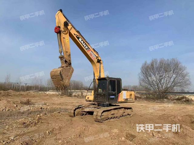 三一重工SY215C挖掘機(jī)