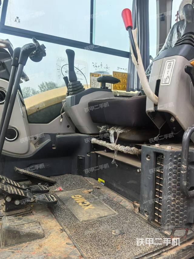 駕駛室整體（整機外觀）