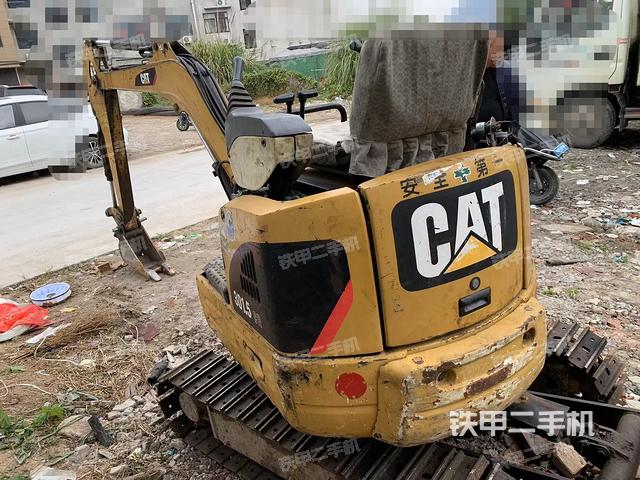 駕駛室頂部(整機(jī)外觀) 駕駛室頂部(整機(jī)外觀)