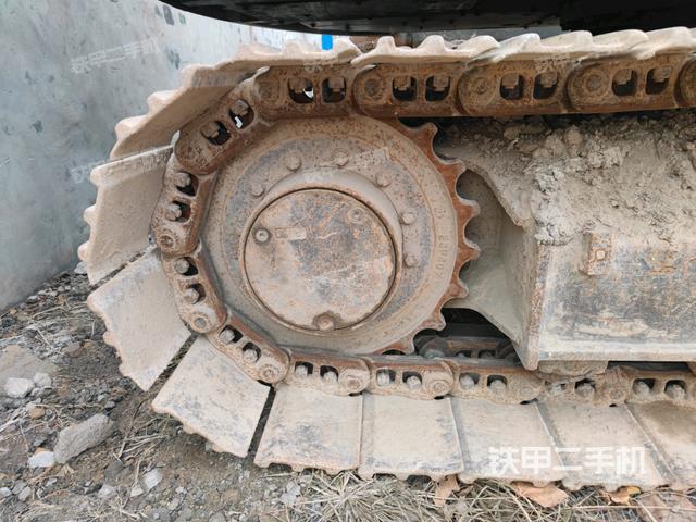 左驅(qū)動輪（行走機構(gòu)）