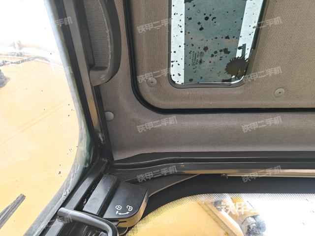 左后方玻璃角標（駕駛室部分）