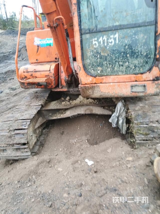 轉(zhuǎn)盤和下車架正前（工作和回轉(zhuǎn)裝置）