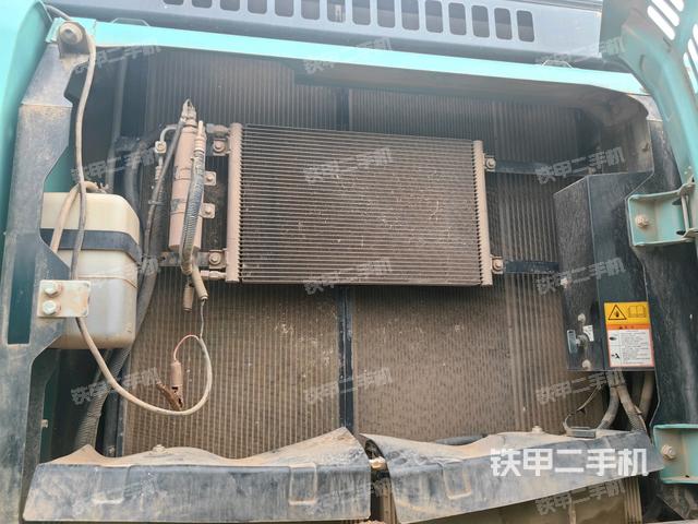 散熱器正面(大件艙室) 散熱器正面(大件艙室)