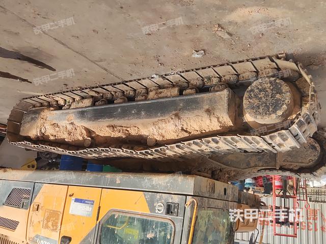 單側(cè)履帶整體（整機(jī)外觀）