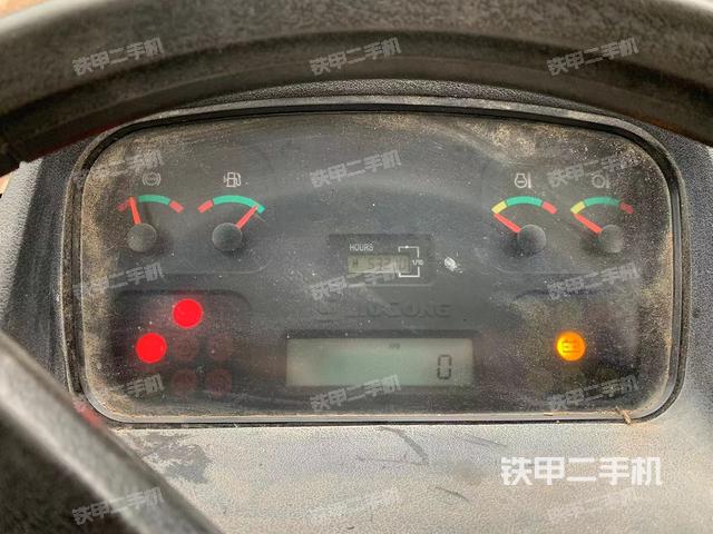 駕駛室操作臺(tái)（整機(jī)外觀及大件）