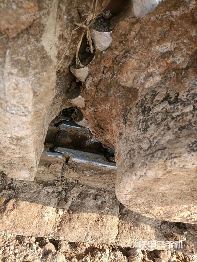 左驅(qū)動輪（行走機(jī)構(gòu)）