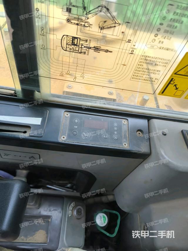 座椅左側(cè)控制臺(tái)/音響/含左手柄(駕駛室部分) 座椅左側(cè)控制臺(tái)/音響/含左手柄(駕駛室部分)