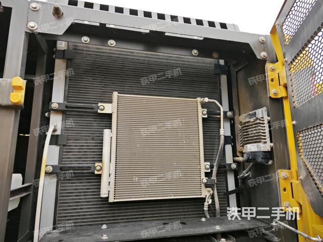 散熱器正面(大件艙室) 散熱器正面(大件艙室)