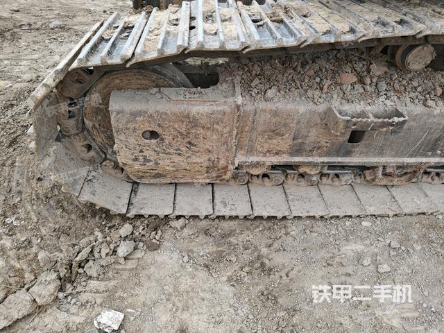 左驅(qū)動輪（行走機構(gòu)）