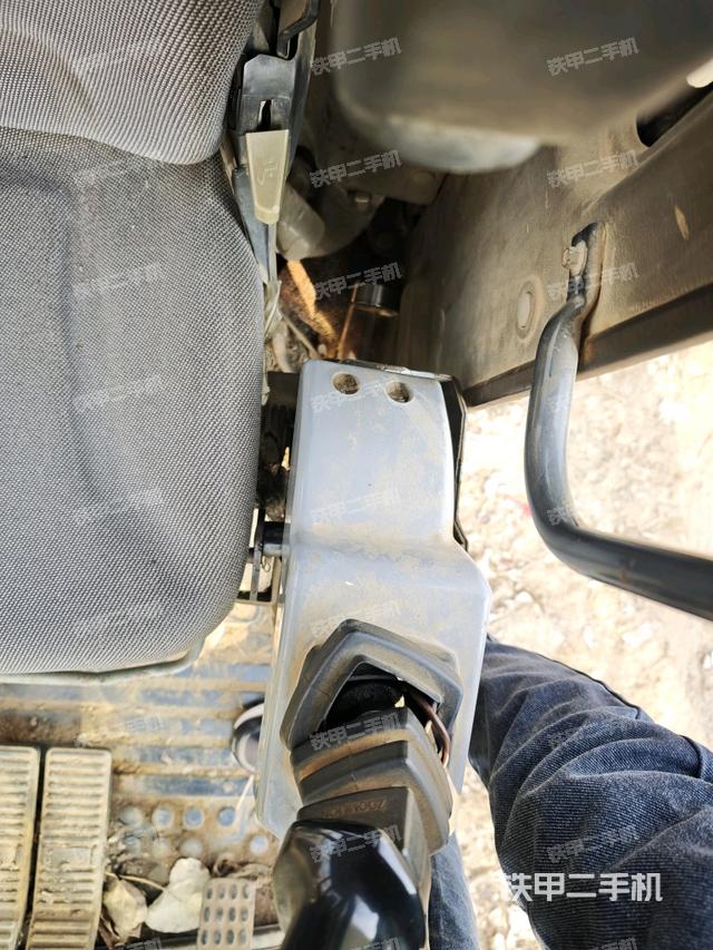 座椅左側(cè)控制臺(tái)/音響/含左手柄（駕駛室部分）