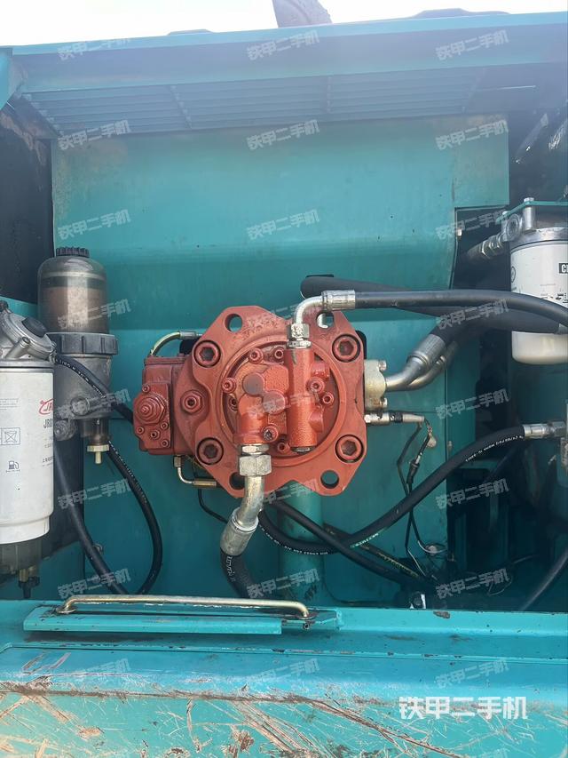 液壓泵艙室正面整體（整機(jī)外觀）