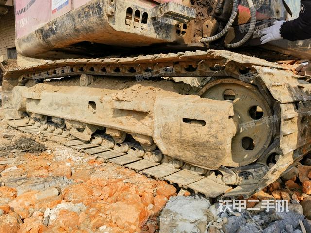 右側(cè)履帶整體?(行走機(jī)構(gòu)) 右側(cè)履帶整體?(行走機(jī)構(gòu))