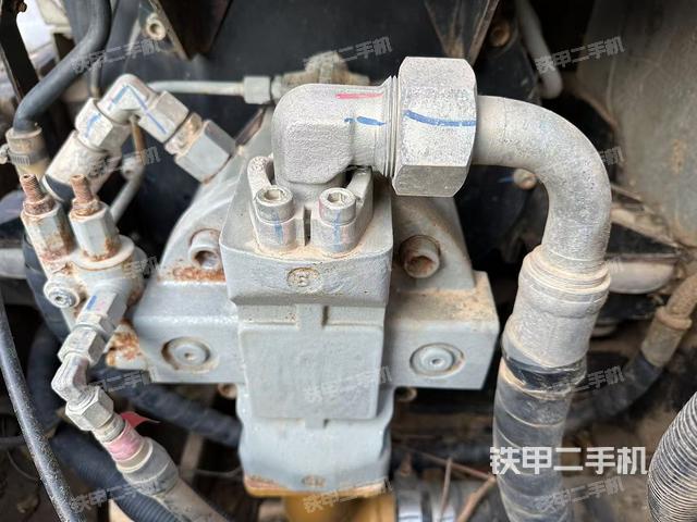 液壓泵艙室正面整體(整機(jī)外觀) 液壓泵艙室正面整體(整機(jī)外觀)