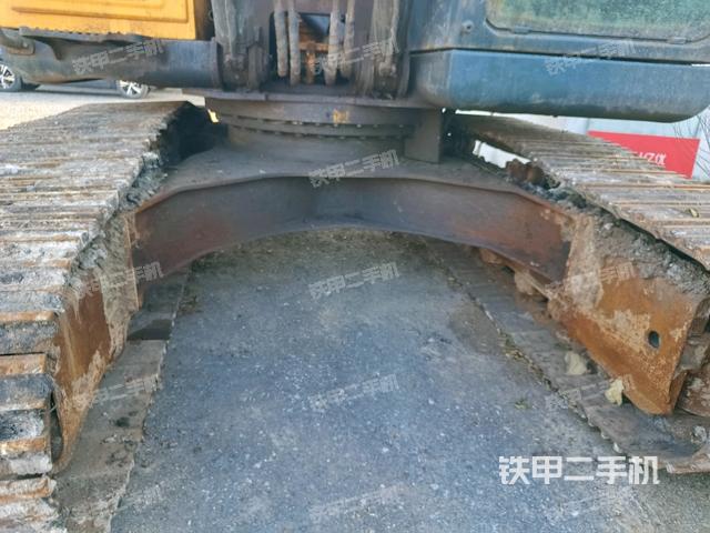 轉(zhuǎn)盤和下車架正前（工作和回轉(zhuǎn)裝置）
