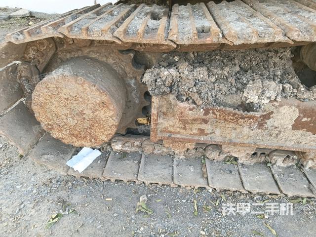 右驅(qū)動輪（行走機構(gòu)）