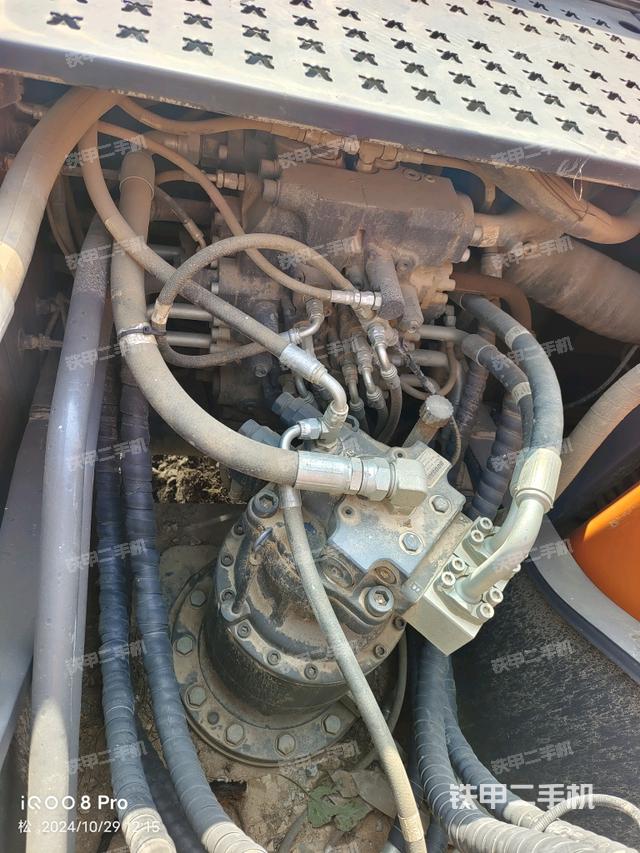 回轉(zhuǎn)馬達(dá)和主控閥（整機(jī)外觀）