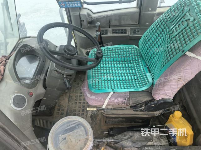 駕駛室內部（駕駛室部分）