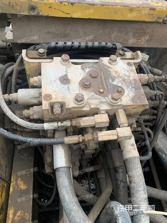 回轉(zhuǎn)馬達和主控閥（整機外觀）