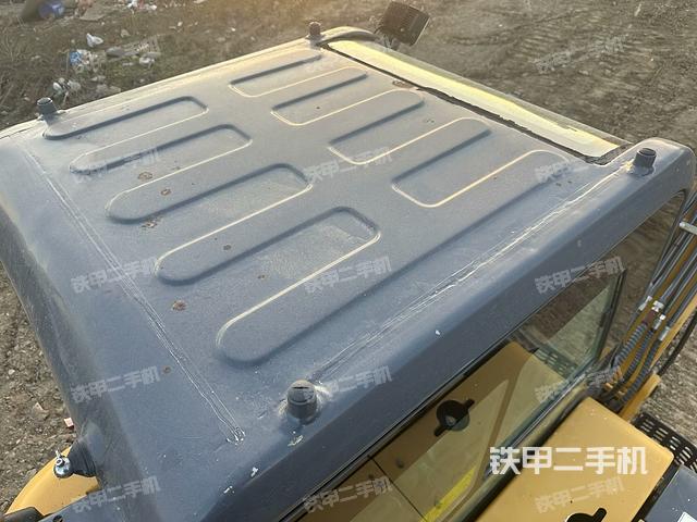 駕駛室頂部（整機外觀）