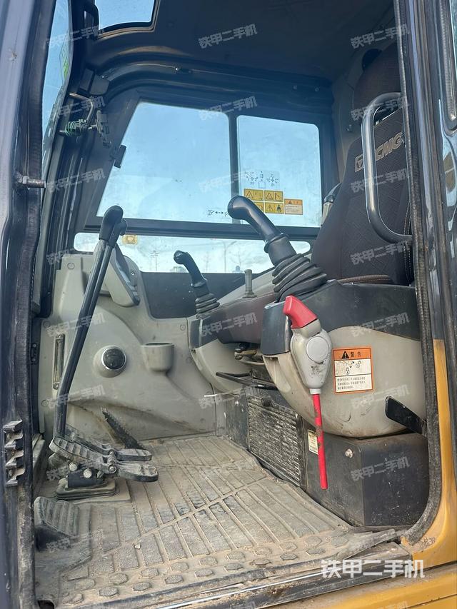 駕駛室整體（整機外觀）