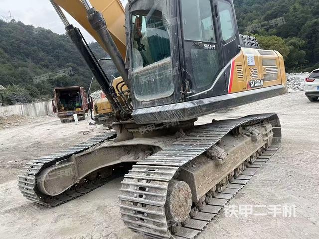 右側行走馬達蓋板(行走機構) 右側行走馬達蓋板(行走機構)