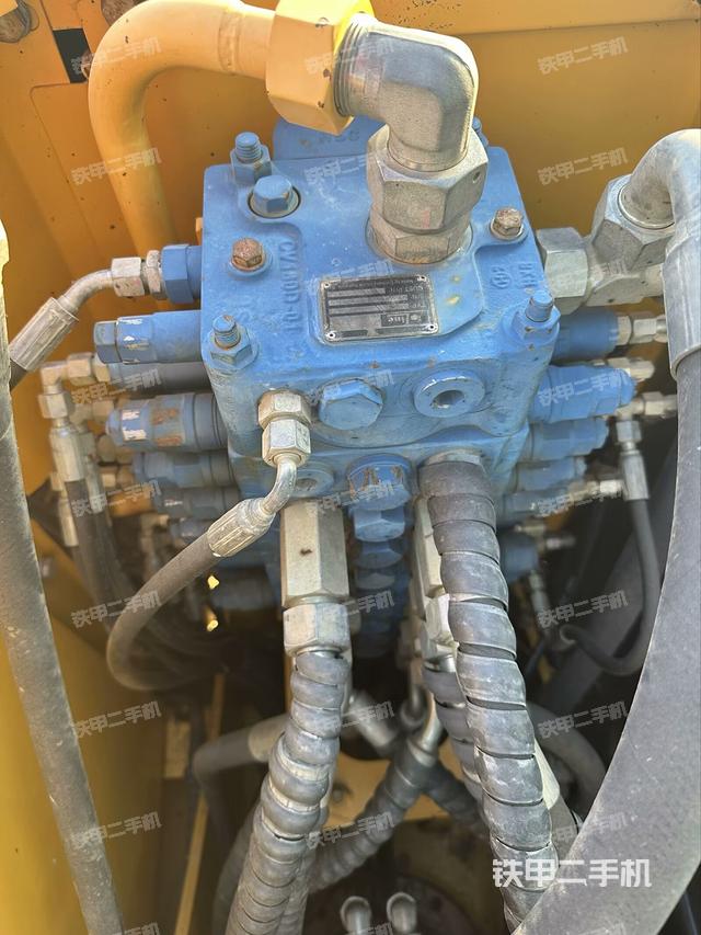 回轉(zhuǎn)馬達和主控閥（整機外觀）