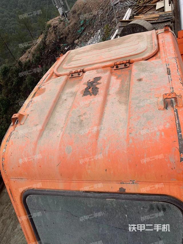 駕駛室頂部(整機外觀) 駕駛室頂部(整機外觀)