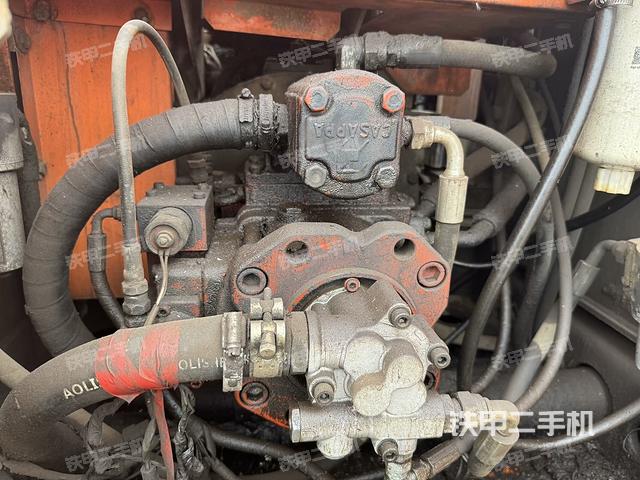 液壓泵艙室正面整體(整機(jī)外觀) 液壓泵艙室正面整體(整機(jī)外觀)