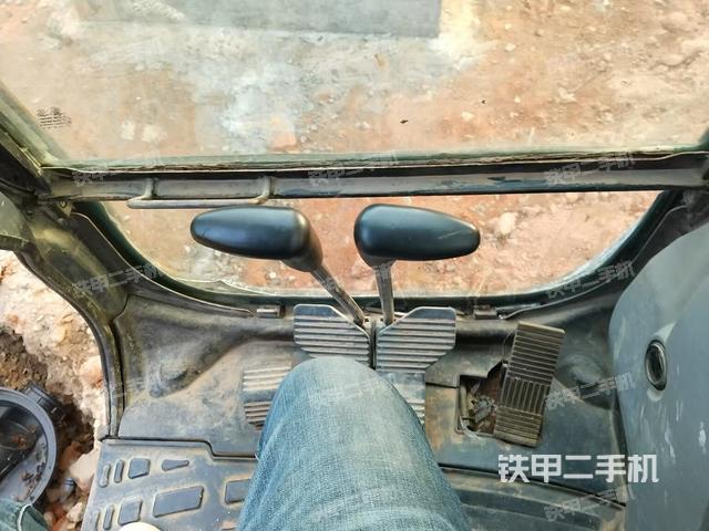 駕駛室整體(整機外觀) 駕駛室整體(整機外觀)