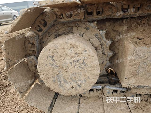 右側(cè)履帶整體(行走機構(gòu)) 右側(cè)履帶整體(行走機構(gòu))