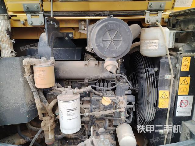 發(fā)動(dòng)機(jī)室（上車部件）