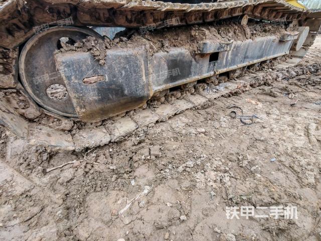單側(cè)履帶整體(整機外觀) 單側(cè)履帶整體(整機外觀)