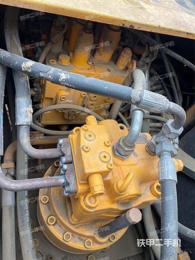 回轉(zhuǎn)馬達(dá)和主控閥（整機(jī)外觀）