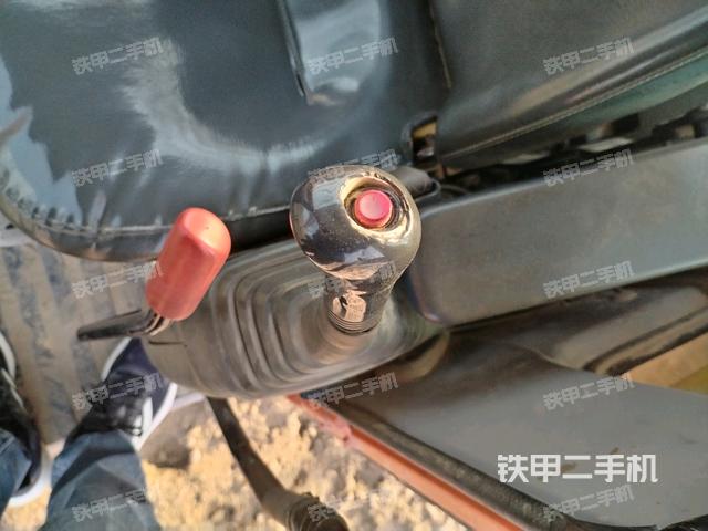 座椅左側(cè)控制臺(tái)/音響/含左手柄(駕駛室部分) 座椅左側(cè)控制臺(tái)/音響/含左手柄(駕駛室部分)