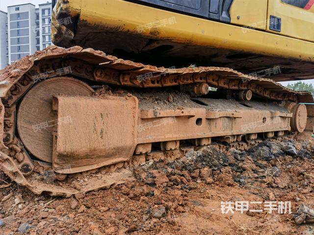 右側(cè)履帶整體(行走機(jī)構(gòu)) 右側(cè)履帶整體(行走機(jī)構(gòu))