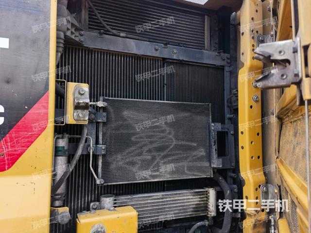 散熱器正面(大件艙室) 散熱器正面(大件艙室)
