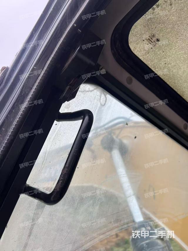 后窗玻璃角標(駕駛室部分) 后窗玻璃角標(駕駛室部分)