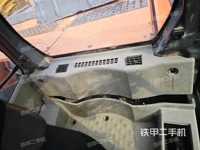 座椅左側(cè)控制臺(tái)/音響/含左手柄(駕駛室部分) 座椅左側(cè)控制臺(tái)/音響/含左手柄(駕駛室部分)
