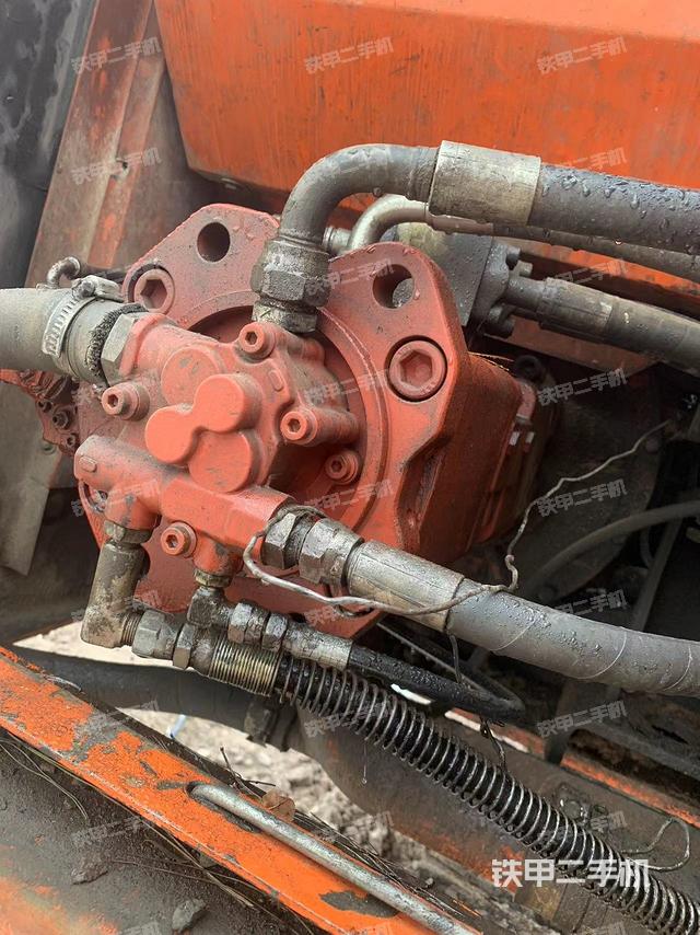 液壓泵艙室正面整體(整機外觀) 液壓泵艙室正面整體(整機外觀)