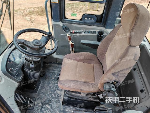 駕駛室操作臺（整機(jī)外觀及大件）