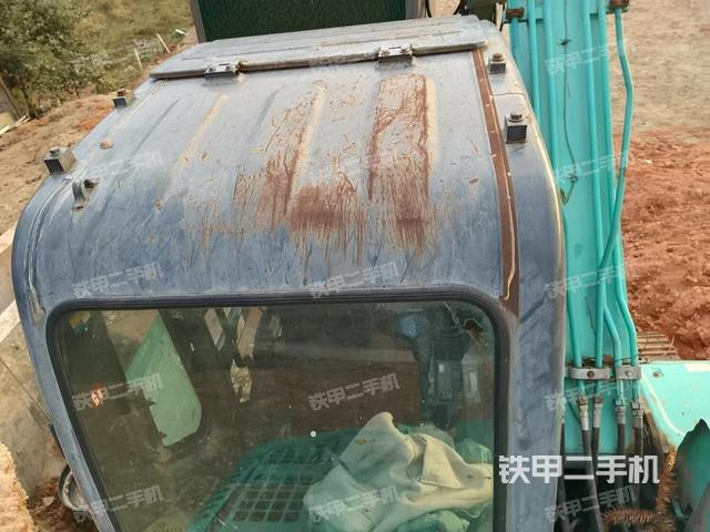 駕駛室頂部(整機外觀) 駕駛室頂部(整機外觀)