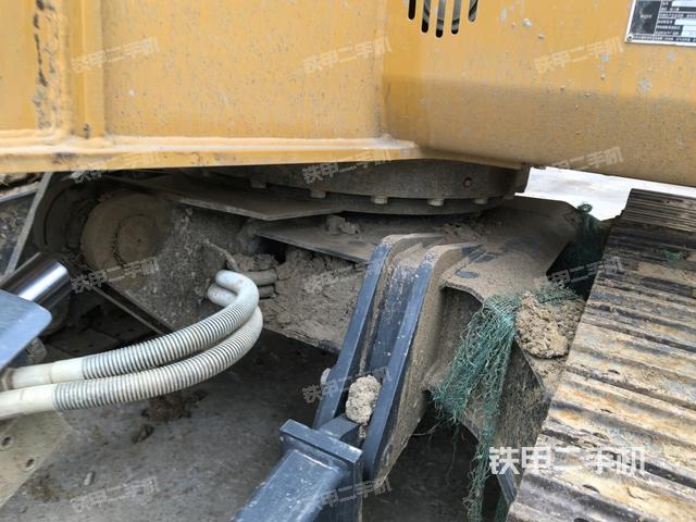 轉盤和下車架正前(工作和回轉裝置) 轉盤和下車架正前(工作和回轉裝置)