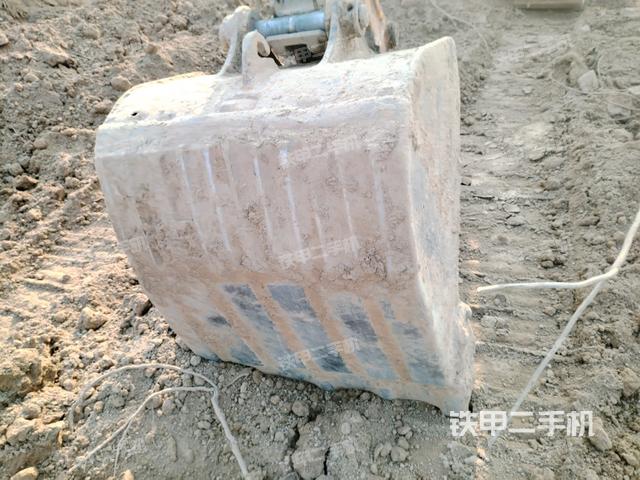 鏟斗45度(工作和回轉(zhuǎn)裝置) 鏟斗45度(工作和回轉(zhuǎn)裝置)