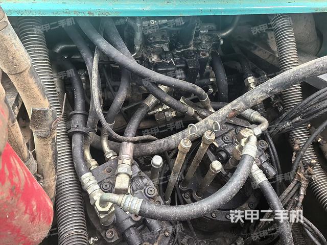 回轉(zhuǎn)馬達(dá)和主控閥（整機(jī)外觀）