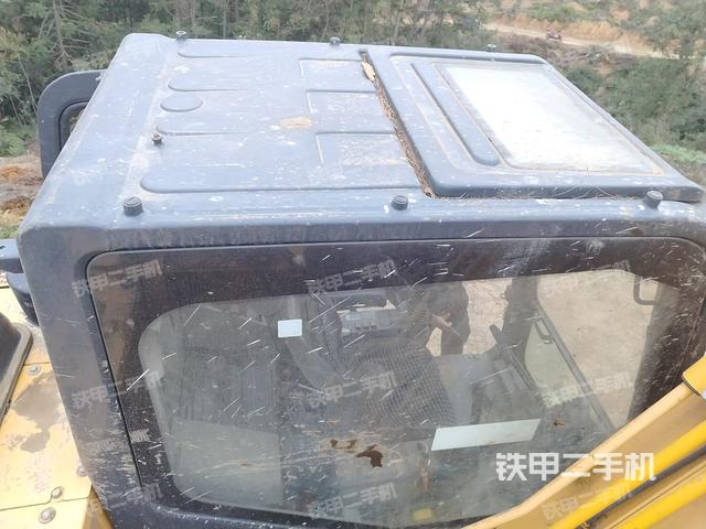 駕駛室頂部（整機外觀）