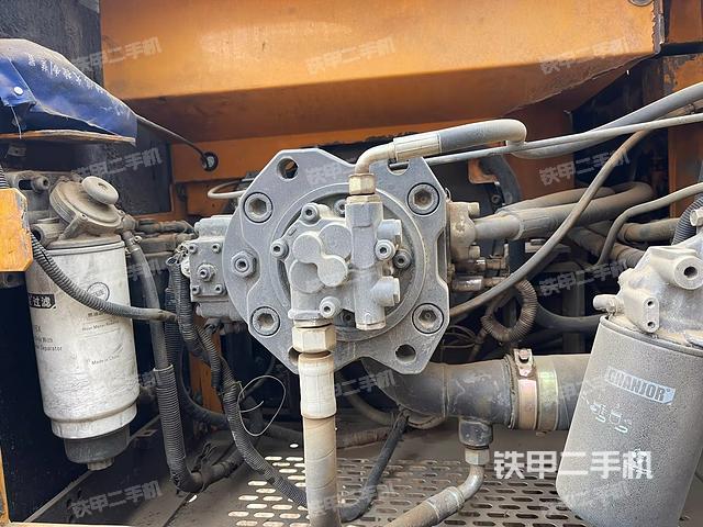 液壓泵艙室正面整體（整機(jī)外觀）