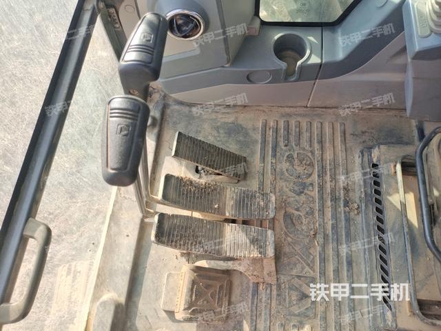 左后方玻璃角標(biāo)（駕駛室部分）