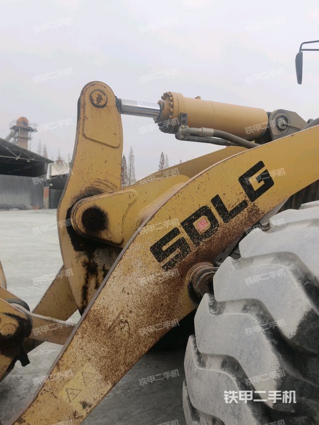 鏟斗油缸側面（工作裝置）