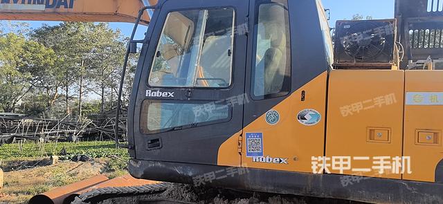 駕駛室整體（整機(jī)外觀）